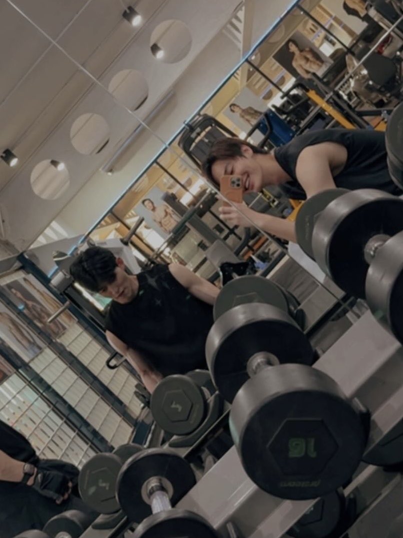 vtp🍞 (@teevithe) on Twitter photo DEW’S BICEPS ARE MAKING PROGRESS Y’ALL!!! DEW’S BICEPS ARE MAKING PROGRESS Y’ALL!!!