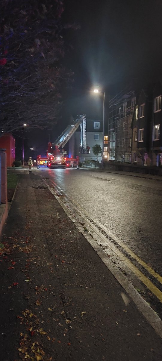 Windy morning to be doing this shite. They must have a good reason I suppose. As you can imagine, the traffic is confused. #aberdeen