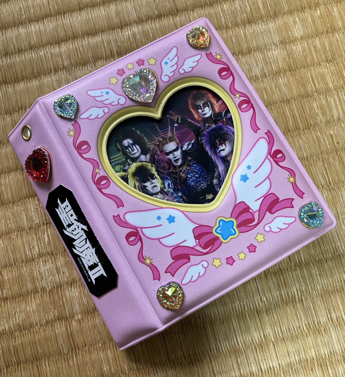 shinjaminarai's tweet image. トレーディングカード文化が分からず、ひとまず、カードケース買ってきた。

デコってみた。
何か履き違えてるかもしれん。