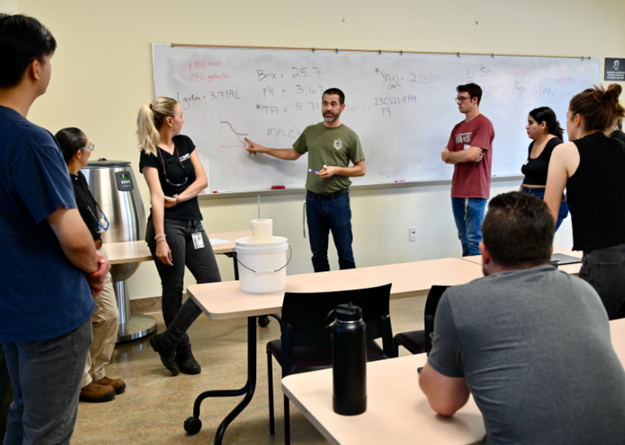 GrapeResearch's tweet image. In addition to being Chair of the @UCDavis V&amp;amp;E Dept, Ben Montpetit, profes­sor of yeast biology, still does research. His lab studies the yeast genetics in spontaneous fermentations and yeast as a model organism for human-biology research. #graperesearch tinyurl.com/fyeehybf