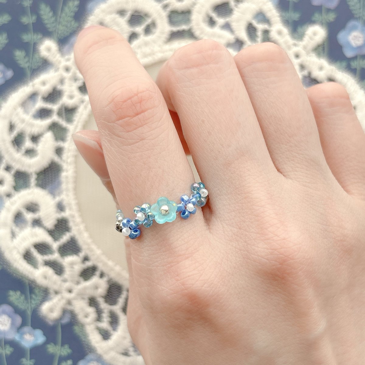 n_a_m_u_76's tweet image. Nemophila🌼☁️

blue💙×silver🩶

#Namu #handmade #beads #seaglass #Nemophila #ネモフィラ