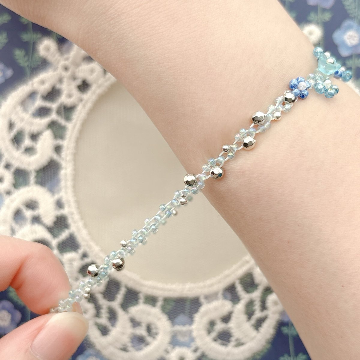 n_a_m_u_76's tweet image. Nemophila🌼☁️

blue💙×silver🩶

#Namu #handmade #beads #seaglass #Nemophila #ネモフィラ