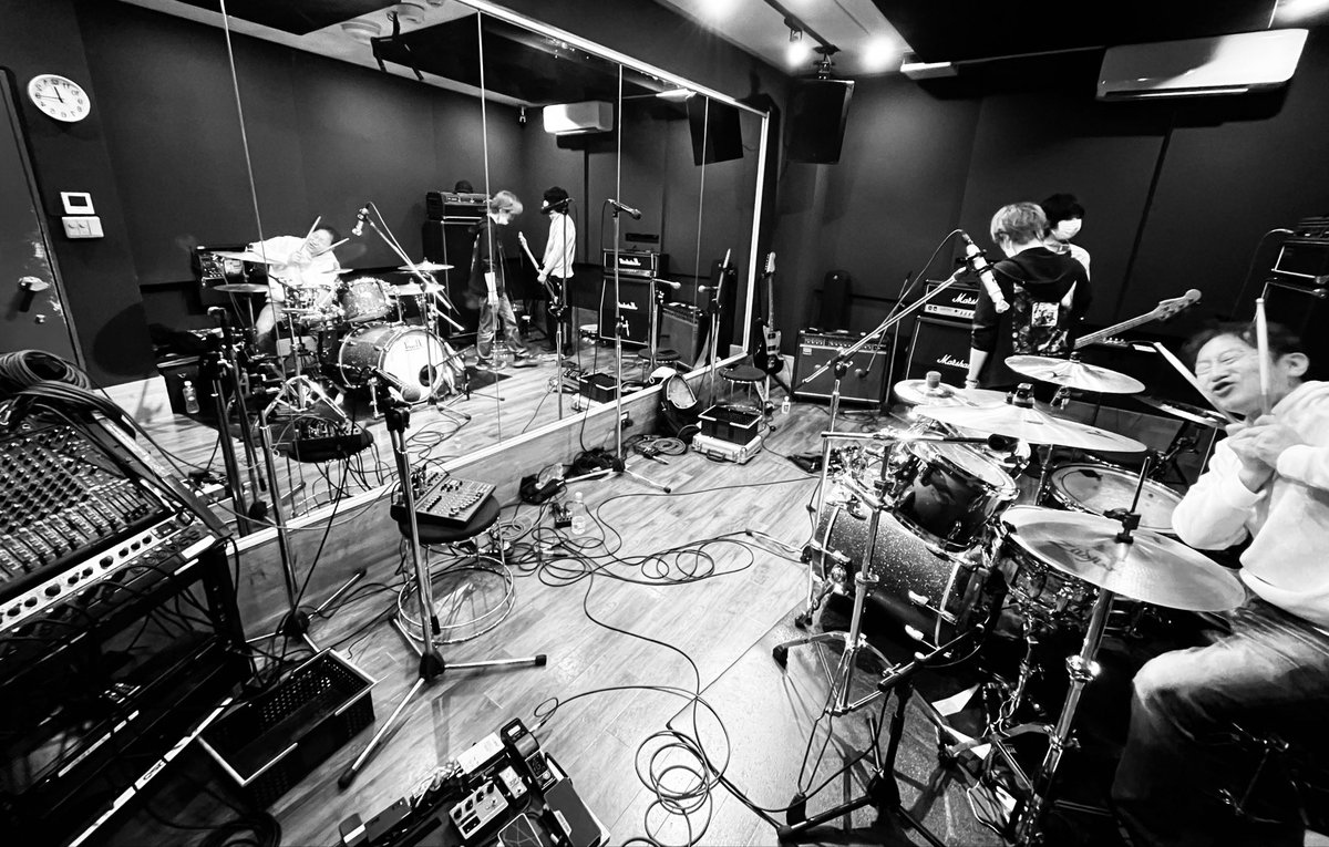 ChanTama_JP's tweet photo. チャンたまの今年ラストライブがいよいよ来週に迫ってきました！！

先ほどリハーサルを終えて、あとは当日お客さんをお迎えして一緒にLUNA SEAを楽しみたいと思います🔥

11月2日（日）@初台The DOORS

チケットご予約お受けしてます💁
各メンバーへ、もしくはchantama.jp@gmail.com まで https://t.co/7igu1aFHe8
