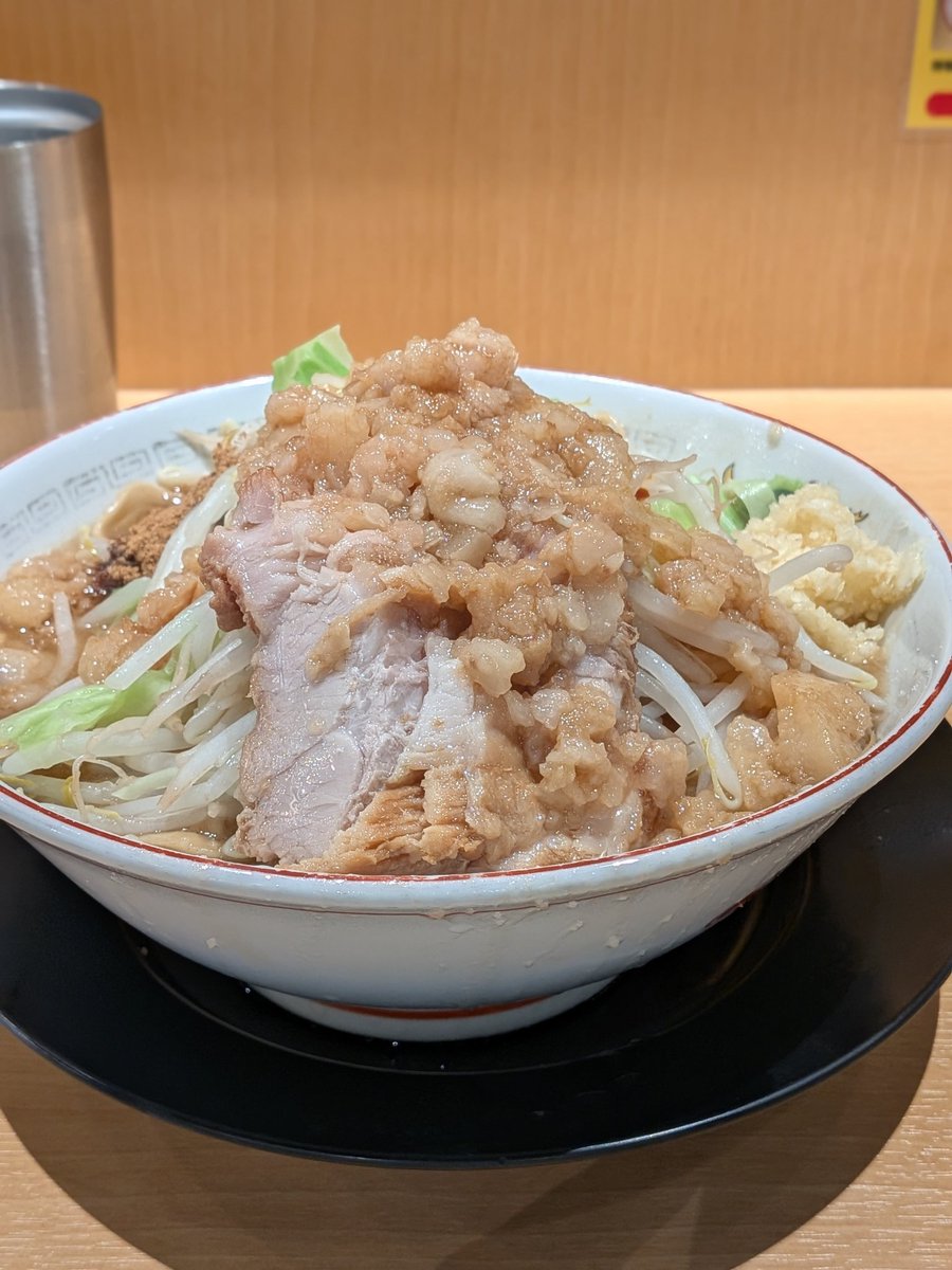 July_August_30's tweet photo. 寒くなってきた。
こいつの季節がやってきた。
#豚山
#ニンニクアブラマシマシカラメ https://t.co/nVyEsvYGWi