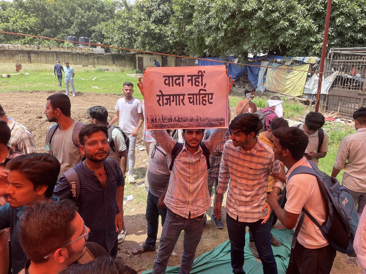 ramvchandel's tweet image. देश को नेताओं की नहीं, नीतियों वाले लीडर्स की ज़रूरत है।
जो देश के लिए जिएं, पार्टी के लिए नहीं। अब वक्त है सिस्टम हिलाने का! 💪🇮🇳 #IndiaDeservesBetter #india #sscreform #UPSC #students #want #change