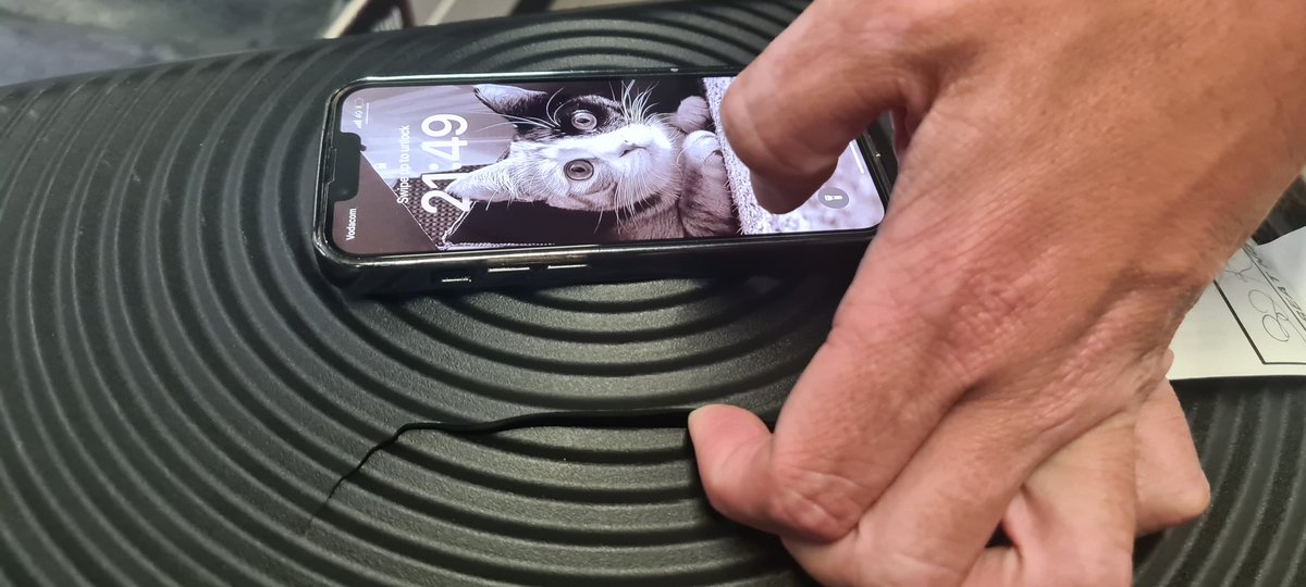 WayneBossenger's tweet photo. Fly with SAA, have them break my hard bag... Just @flysaa things...

This was my carry on bag and my bag became a checked one while boarding (I didn't have a choice) because the flight was full. Bag was returned to me with a huge crack in it where I can put my fingers inside... https://t.co/cQwO3U27m0