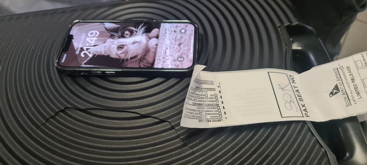 WayneBossenger's tweet photo. Fly with SAA, have them break my hard bag... Just @flysaa things...

This was my carry on bag and my bag became a checked one while boarding (I didn't have a choice) because the flight was full. Bag was returned to me with a huge crack in it where I can put my fingers inside... https://t.co/cQwO3U27m0