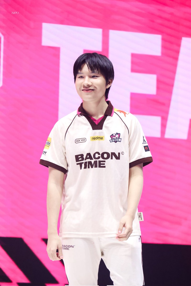 nnsnwpo's tweet photo. ดูอ้วมมานยิ้ม หมั่นเขี้ยวมากอะะ 😭🤏🏻💖

#ทีมBaconTime #RPL2025Winter https://t.co/aBJWypbOKA