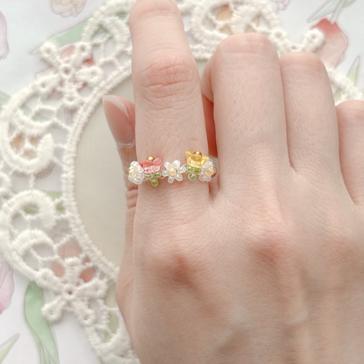 n_a_m_u_76's tweet image. tulip🌷

white🤍×colorful🌈

#Namu #handmade #beads #seaglass #tulip #チューリップ