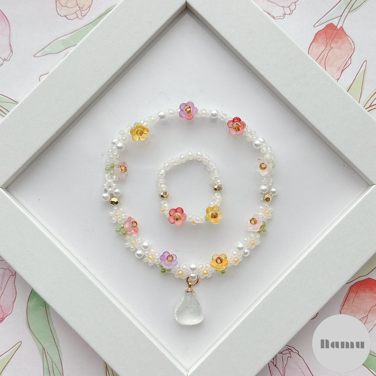 n_a_m_u_76's tweet image. tulip🌷

white🤍×colorful🌈

#Namu #handmade #beads #seaglass #tulip #チューリップ