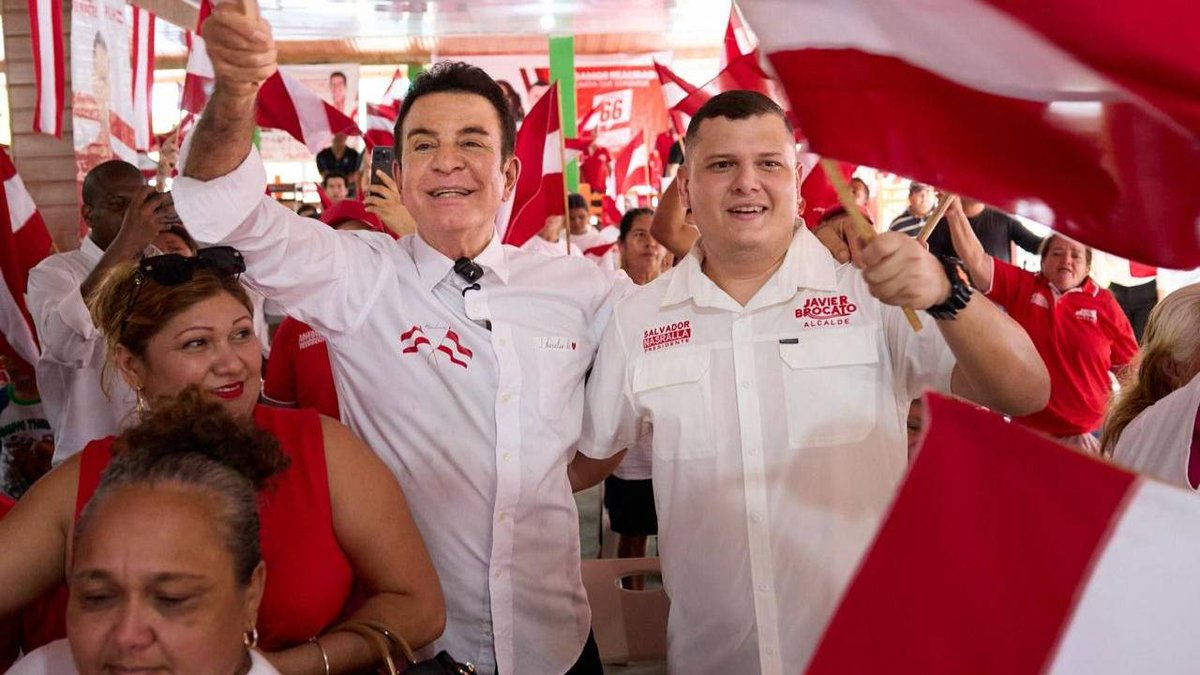 SalvaPresidente's tweet photo. Contento de participar en un importante conversatorio ciudadano en Omoa, acompañado de mi esposa Iroshka, el candidato a la municipalidad Javier Brocato, líderes comunitarios, jóvenes, emprendedores y productores locales, donde compartimos ideas y propuestas basadas en seguridad, empleo y transparencia.

Reafirmo mi compromiso de trabajar con integridad para generar oportunidades reales y construir un futuro próspero para todos los hondureños.