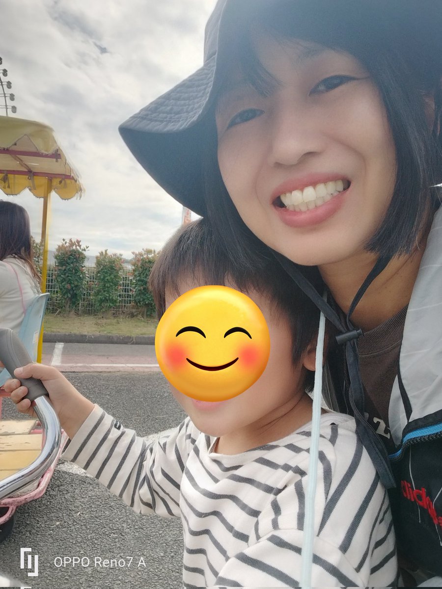 近所の万博記念公園でヨルダンのイベントあると聞いて。
開園時間に駐車場到着で物販とキッチンカーは長蛇の列。デーツシェークは諦めて、関西万博で行けなかったヨルダンの赤い砂触って、アスレチックして自転車乗って遊んで帰りました！
#ヨルダン #万博記念公園