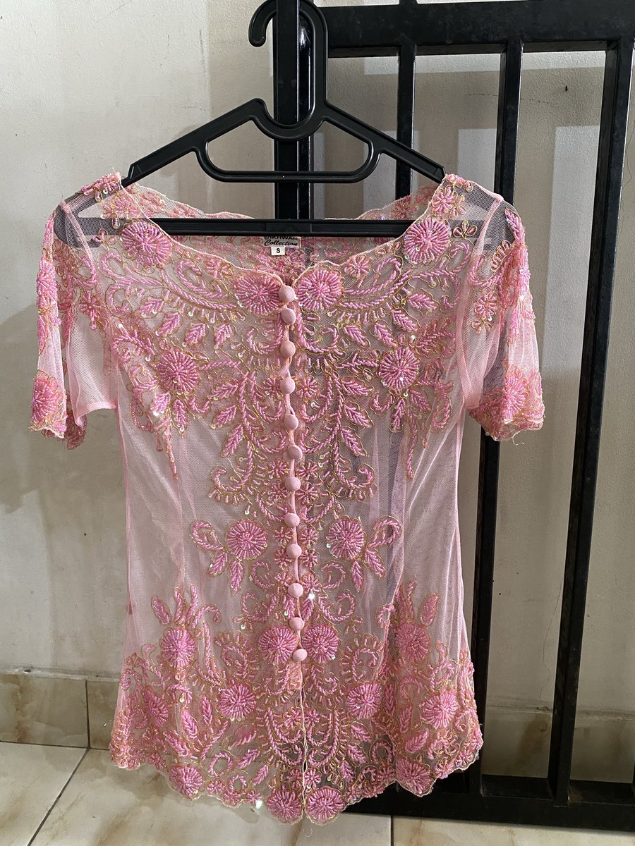 Kebaya payet masih cakepppp 35K

#wts #WTB #WTS