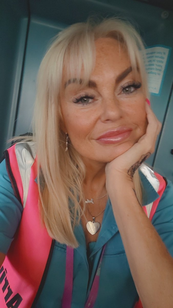 Julie bragger tweet media