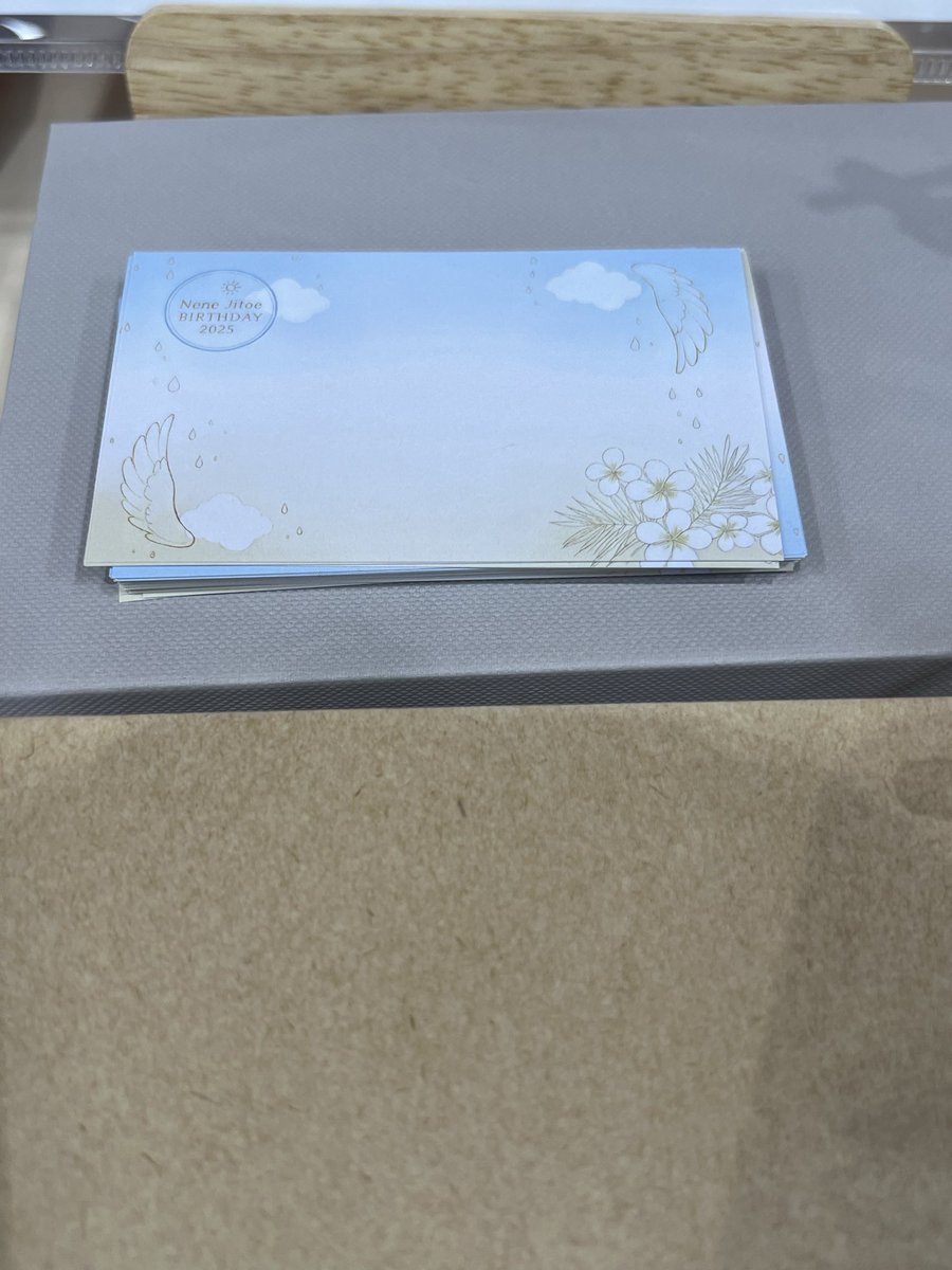 🪽お知らせ🪽

『半袖天使』劇場盤発売記念「個別ハイタッチ会」会場、博多国際展示場＆カンファレンスセンターにて、生誕祭のメセカBOXを設置いたしました！！
たくさんのメッセージお待ちしております！

#地頭江音々
#HKT48
#半袖天使