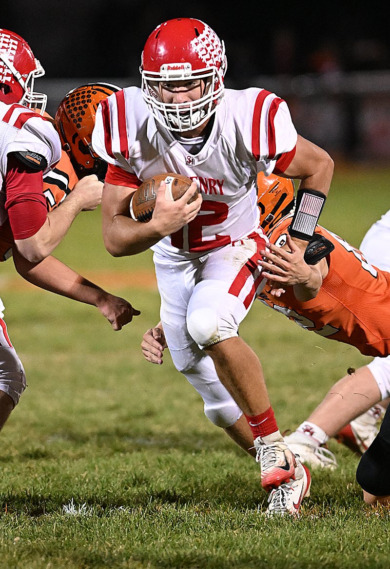 PressProsMag's tweet image. St. Henry overcomes mistakes and second half deficit to beat Versailles and finish 9-1.  Read more in Saturday&apos;s Press Pros:  pressprosmagazine.com/2025/10/25/you…