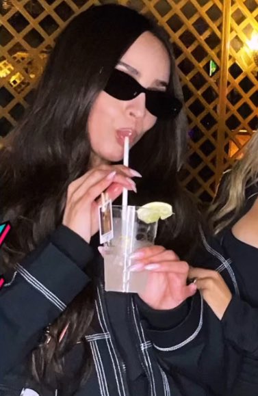 sofiaxcutest's tweet image. I love you sm!! @SofiaCarson 💞💞💞