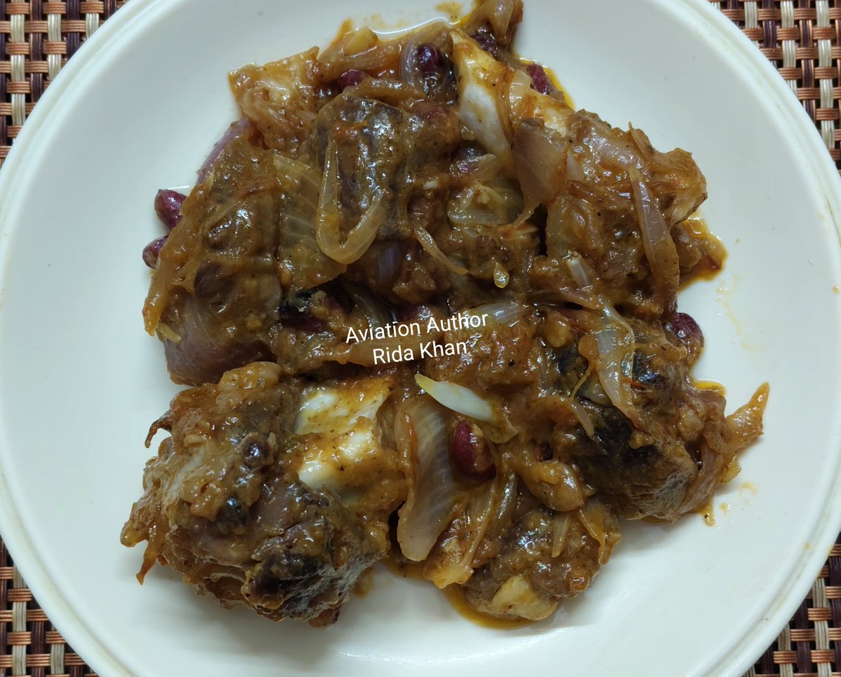 Today i innovated something new onion peanut goat meat. #recipe fry onion in oil+little gram flour(roast it)+peanut+ tomato paste+red chilli pwdr+boiled goat meat+salt+ red chilli pwdr+ roasted cumin pwdr. Cook till it strt leaving the pan. 
#cooking #food #foodie