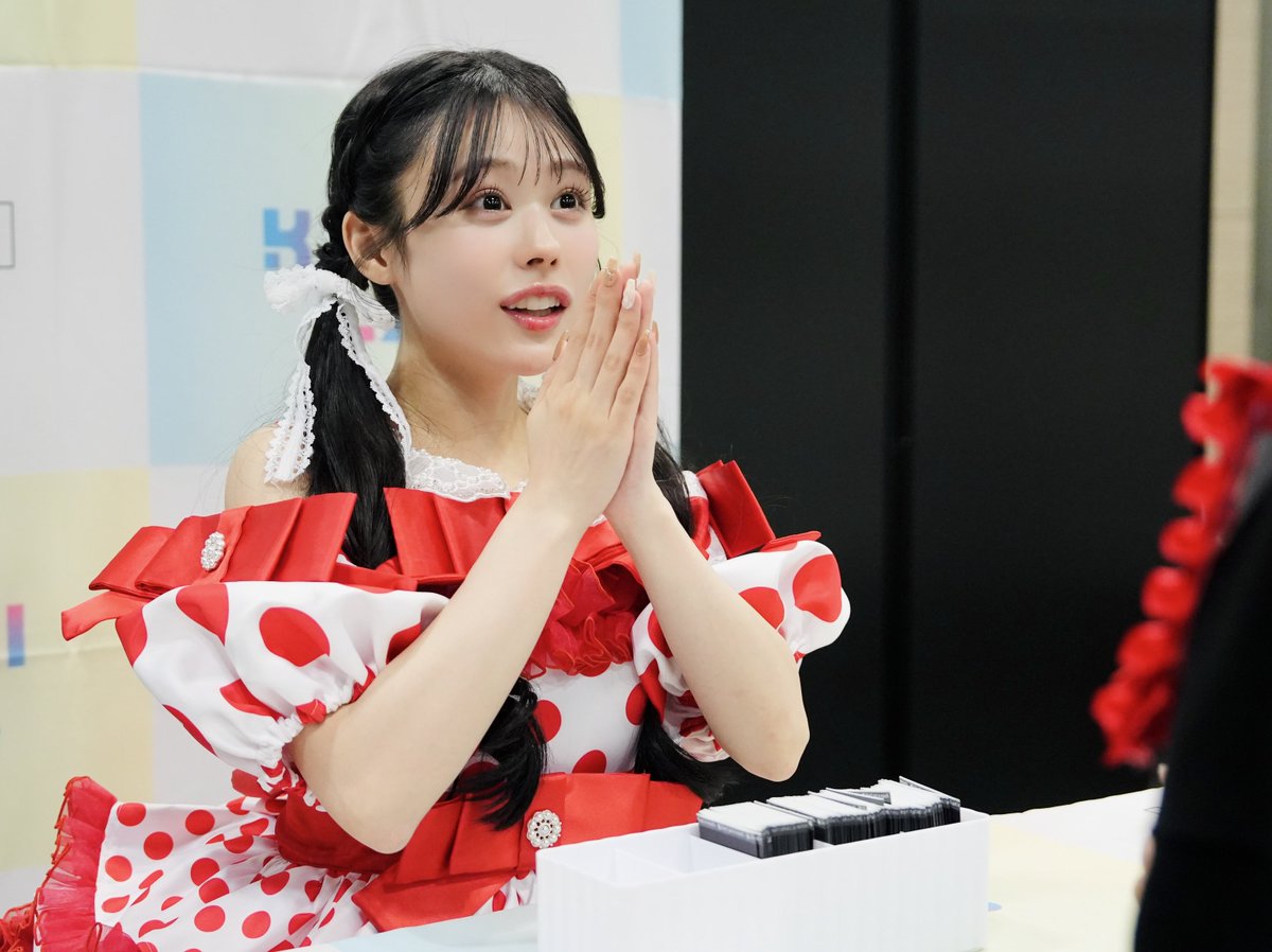 お渡し会の雰囲気こんな感じ②🎀 🩷桜庭遥花 💚板倉可奈 💛古澤里紗