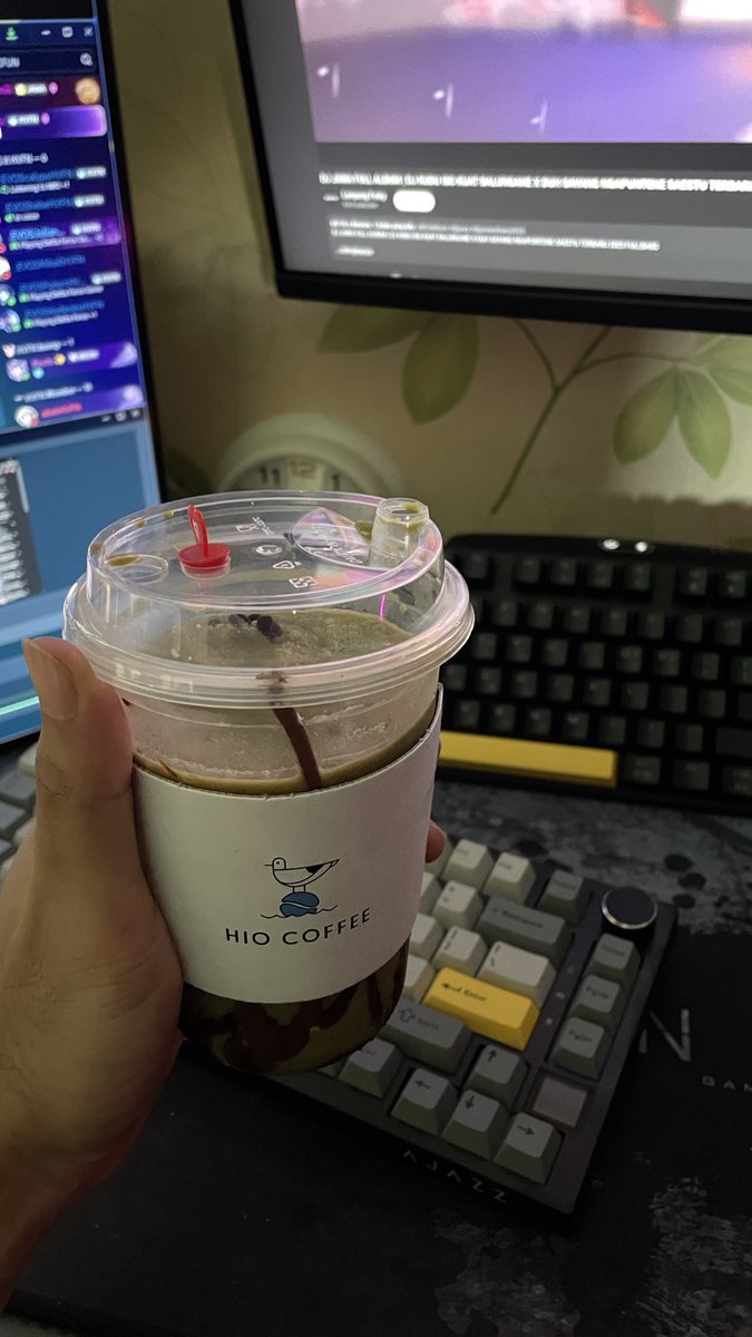dimsfbrn's tweet photo. Ga lagi lagi beli matcha deh 😭😭 https://t.co/MF4SU8Hpcg
