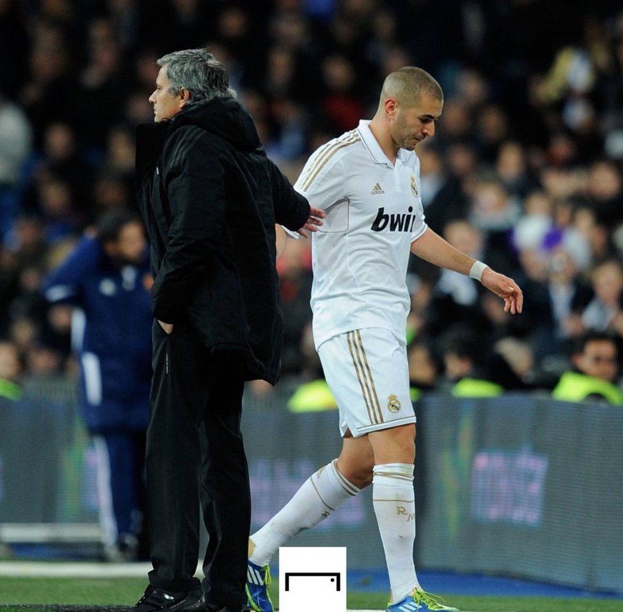 « الجميع يذهب للصيد ومعه كلب، أما أنا فأذهب ومعي قطة »

— مورينيو، ديسمبر 2010، تعليقًا على مشاركة بنزيما بعد إصابة هيغواين