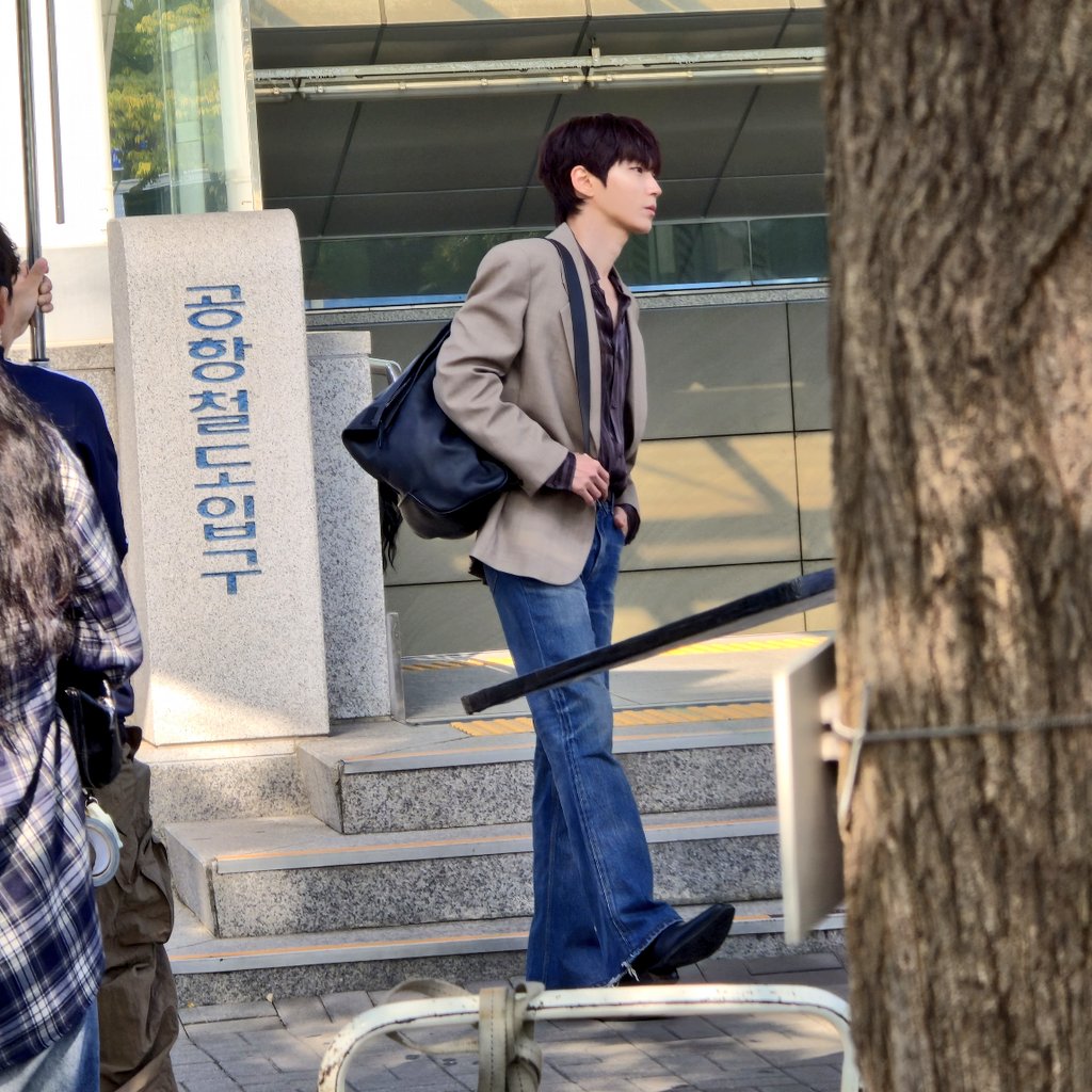 길가다가 황인엽씨 촬영하는거 봤음