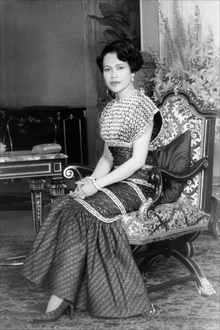 น้อมส่งเสด็จสู่สวรรคาลัย

สมเด็จพระนางเจ้าสิริกิติ์ พระบรมราชินีนาถ พระบรมราชชนนีพันปีหลวง 

ธ สถิตในดวงใจตราบนิจนิรันดร์
สวรรคต 24 ตุลาคม 2568