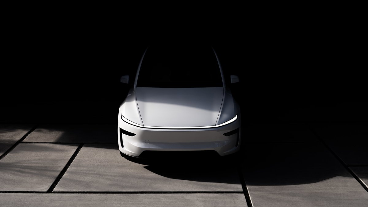 Tsla Chan tweet media