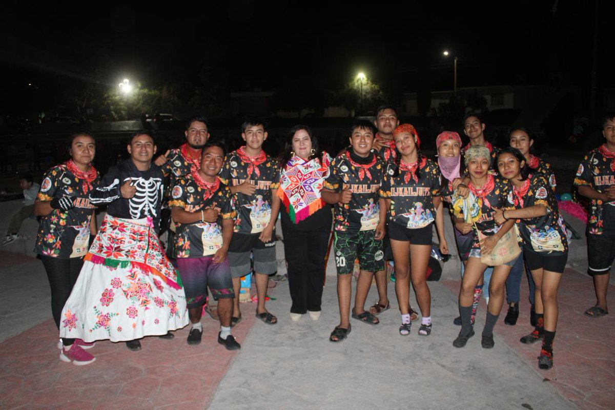 Paty_Aradillas's tweet image. Hoy celebramos Xantolo con toda la bella gente de Santa Rita en Villa de Pozos,  me siento profundamente agradecida por su presencia, en este festejo tan significativo para todas y todos nosotros. 
#PorNuestrasTradiciones
#vivalavida