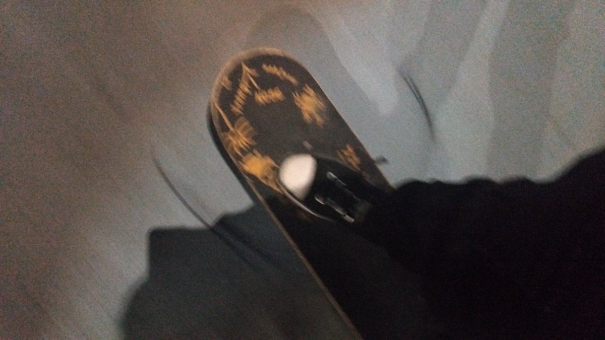 Sim0llll's tweet image. Andar pelo Centro de madrugada e bom dms