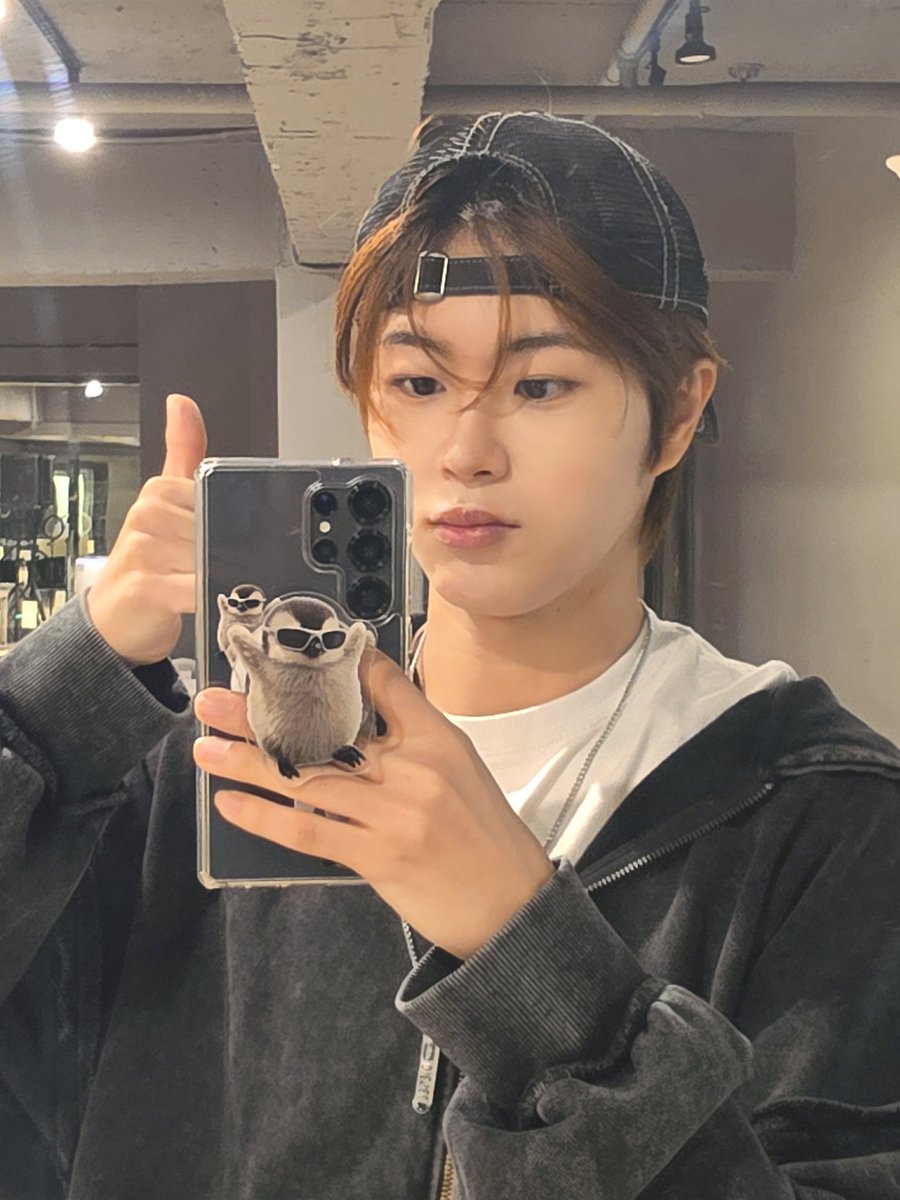 DIGNITY_members's tweet photo. 긴 머리가 주체가 안 돼~ (안 돼 안 돼) 🤣

#MINSEOK #민석 #DIGNITY #디그니티 https://t.co/3616CAgIos