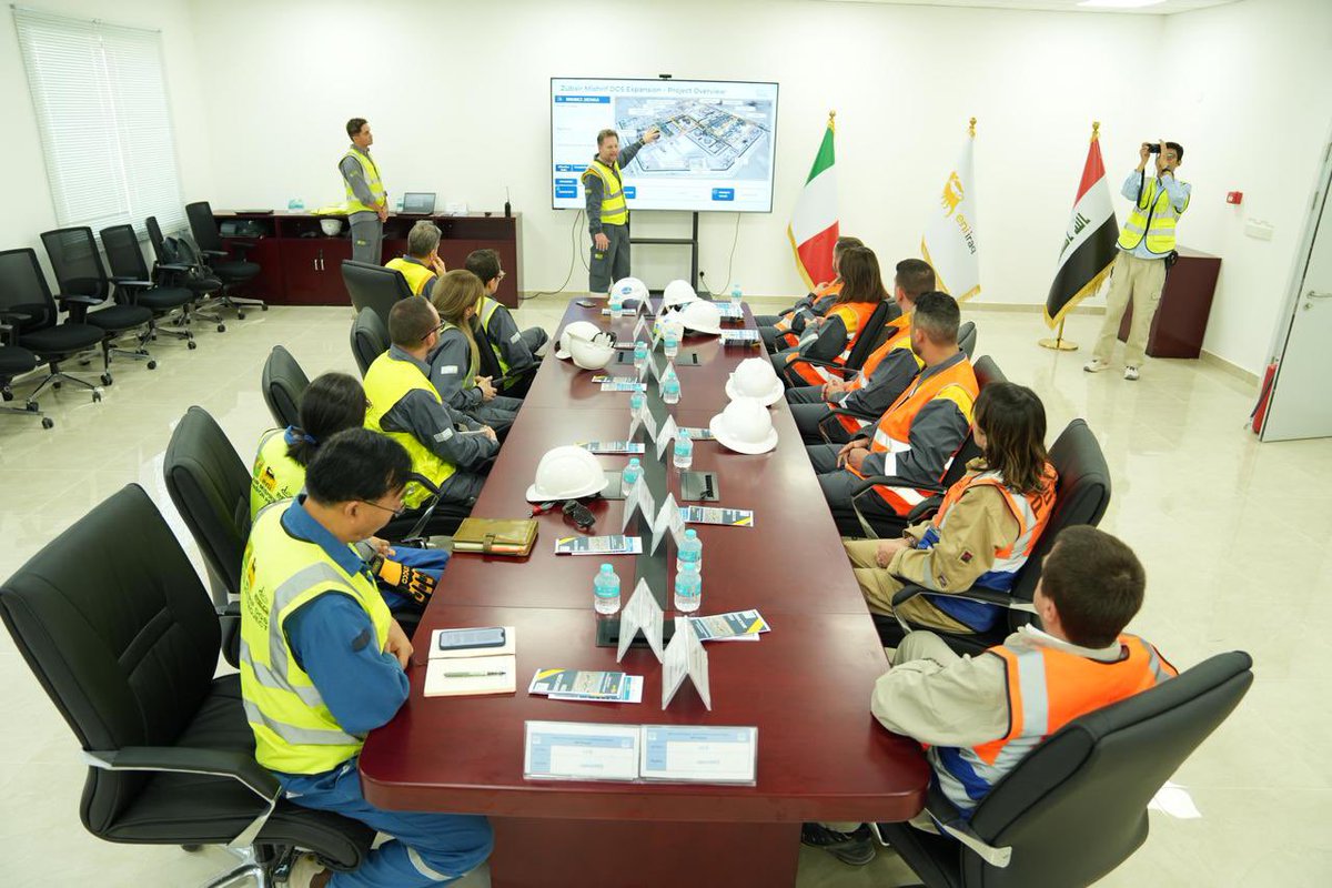 ItalyinIraq's tweet photo. Special thanks to @eni for their warm welcome in #Zubair oil and gas field. Congratulations for your outstanding work and remarkable support to local population, promoting education, healthcare and environment protection policies. 
Proud to see your commitment in Iraq 🇮🇹🤝🇮🇶 https://t.co/jMk6Nci1qE