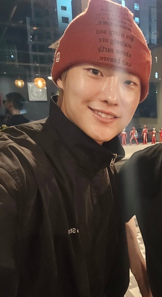 oolitogether's tweet image. 이 비니 야무지게 쓰는 거 귀여워
LA가서도 쓰지 않았나?!
요즘 이 비니에 빠졋나봐 ㅋㅋㅋㅋ