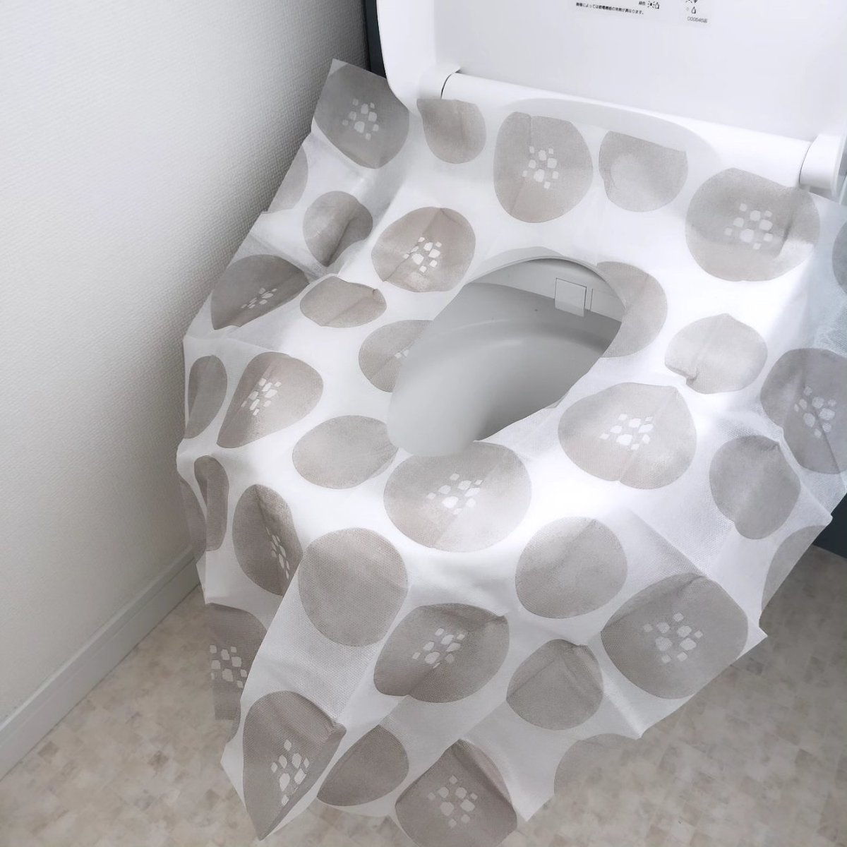 CyyzqXHE0hMznJF's tweet image. @piyo.japan 様

✨防水便座シート✨

使い捨てができて衛生を高められる
まさに子供連れの外出や
トイレの衛生面を気にする時に
大変役立ったアイテムです！

お出かけの際は
piyoさんのアイテムで完璧です☆

#PR
#piyo
#子連れ
#子連れアイテム
#防水便座シート