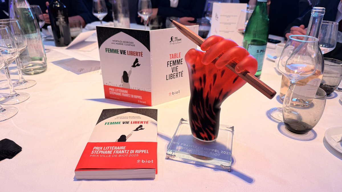 mortazabehboudi's tweet photo. À toutes celles qui résistent✊🏼 
Un grand merci à la @villedebiot et les membres du jury du Prix littéraire Stéphane Frantz di Rippel. 
Femme,Vie, Liberté. 
#femmevieliberté @EdduRocher1 https://t.co/IM7zseHOkg