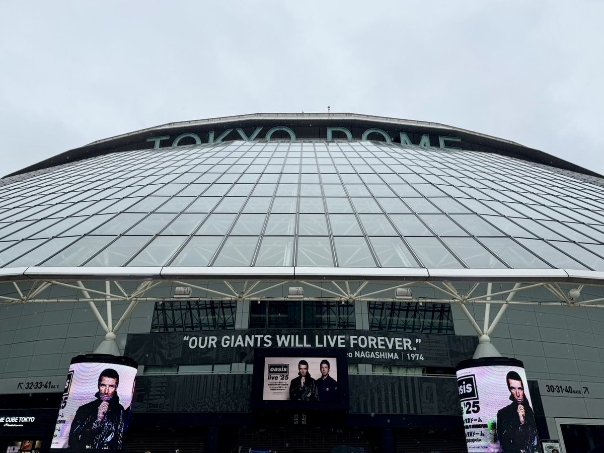 oasislive25 🇯🇵 オアシス一色の東京ドームにファンが続々集結中