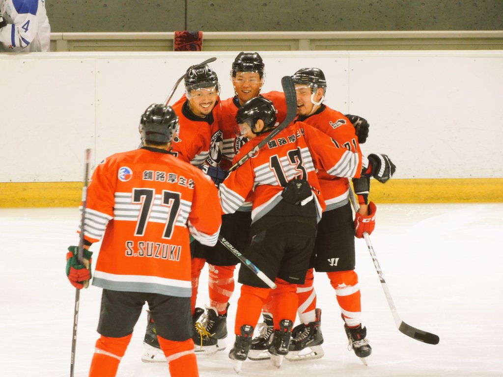 isozakinorie's tweet photo. 本日のJ ICE north division ‼️😁
釧路厚生社対DYNAX の試合は
釧路厚生社が6対4で勝ちました‼️
1ピリ開始早々に厚生社が先制し
2ピリからはDYNAXも盛り返し
手に汗握る展開でした。😆😆
#アイスホッケー
#ユタカアイスアリーナくしろ
#釧路厚生社アイスホッケー部
#DYNAX
#社会人アイスホッケー https://t.co/nhua5kAKBX