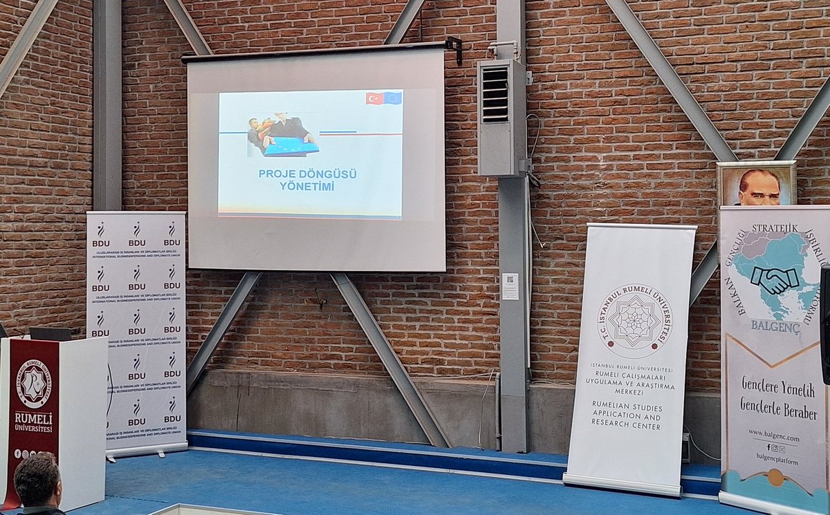 "Avrupa Birliği (AB) Hibeleri ve Proje Döngüsü Yönetimi Eğitim Seminerimizin" ilk günü İstanbul Rumeli Üniversitesi Haliç Uygulama ve Araştırma Yerleşkesinde başladı.