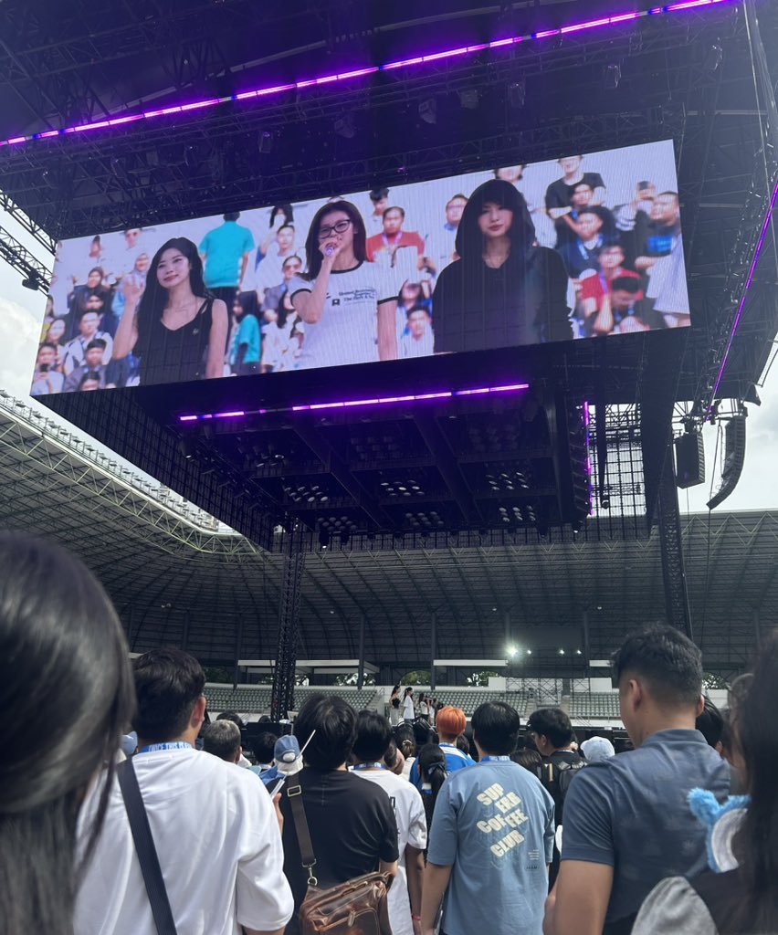 dearestzyo's tweet photo. so excited!! 🫠💗 #THISISFORKL #TWICEinKL #TWICE_THISISFOR_WORLD_TOUR_KL https://t.co/8HFmUD6GK1