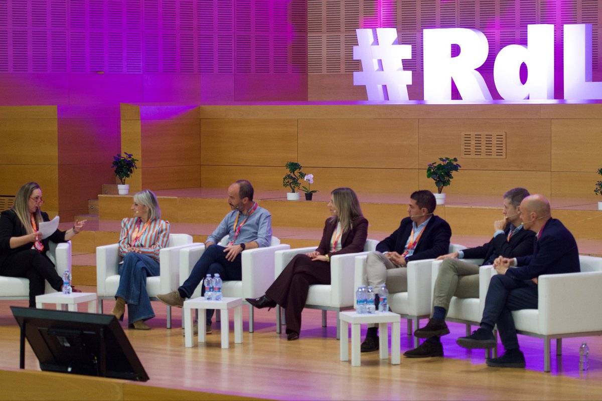 💬 Narrar y comunicar el liderazgo: el Deporte a través de nuevas miradas.

Modera:
<a href="/cjuncal/">cjuncal</a> 

Participan:
Raquel Fuertes
<a href="/javierlvelasco/">Javier L. Velasco</a> 
<a href="/Lucia_Santiago_/">Lucía Santiago</a> 
<a href="/Cristiansv_/">Cristian Serrano</a> 
Ignacio Simavilla 

#CongresoRDL #RDL #RedDeLideres 🌟