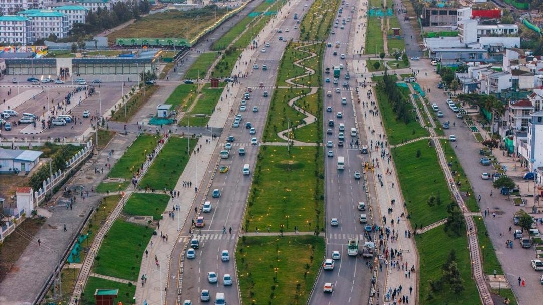 AbbichuuM73273's tweet image. The 2nd largest corridor project in #AddisAbaba stretching from Sar Bet to German Square, Garment to Furi has been completed. A milestone in building a smarter, greener, and more connected capital. #Ethiopia  #corridordevelopment @AbiyAhmedAli @TemesgenTiru @AdanechAbiebie