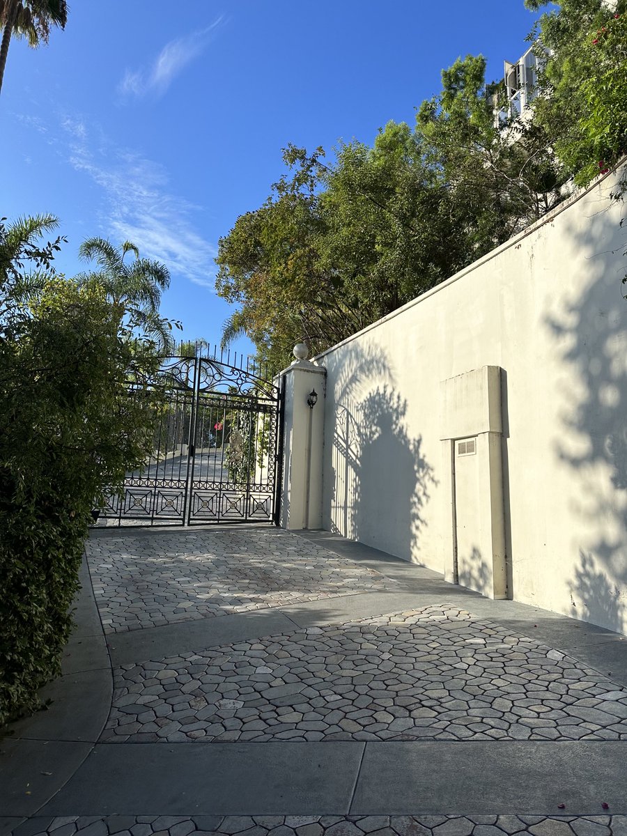 I’m back in LA and just had to drive by the house ‘P’ had last night while listening to ‘3121’ 💜 (if only he was here)!