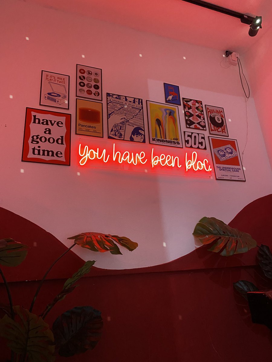 Best cafe vibes but not the people. Too loud