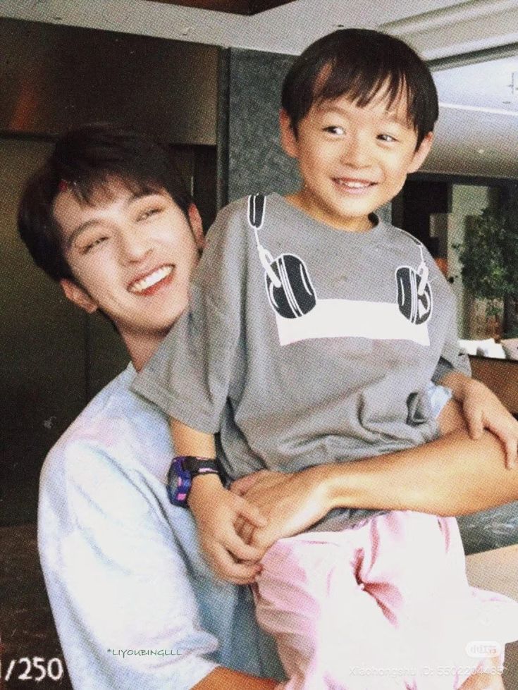 Mafuyama_Canyon's tweet photo. He stopped waiting for Wenlang to return 

Ten years of love didn’t vanish, it simply found a new home in Lele, the only person who ever made him feel that love was worth giving again 🥺❤️

#LangTu #ShenGao #GaoLele https://t.co/OnhycdDwa5