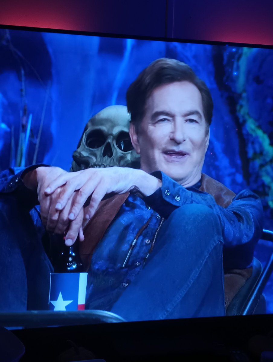 LadyVHS's tweet photo. Happy friggin #Splatterween y'all!!

Two first time watches for me, and some of the best segments ever!

Plus #Gwar was amazing! Glad to hear the @badtechno covers 😊 Made this mutant heart happy 🖤✌️

#TheLastDriveIn #MutantFam https://t.co/jHf1r5Zg7u