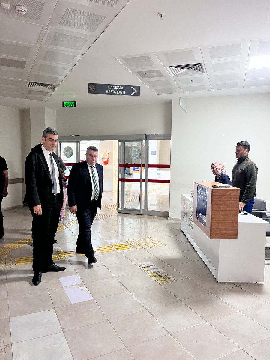 İlçe Kaymakamımız Sayın Reşit Özer ÖZDEMİR hastanemizi ziyaret etti.
Başhekimimiz Uzm. Dr. Mehmet Fatih AKSOY eşliğinde yapılan ziyarette, hastanemiz tanıtılarak birimlerimiz gezildi.Nazik bu  ziyaretlerinden dolayı kendilerine teşekkür ederiz.<a href="/drmfatihaksoy/">Mehmet Fatih AKSOY</a>