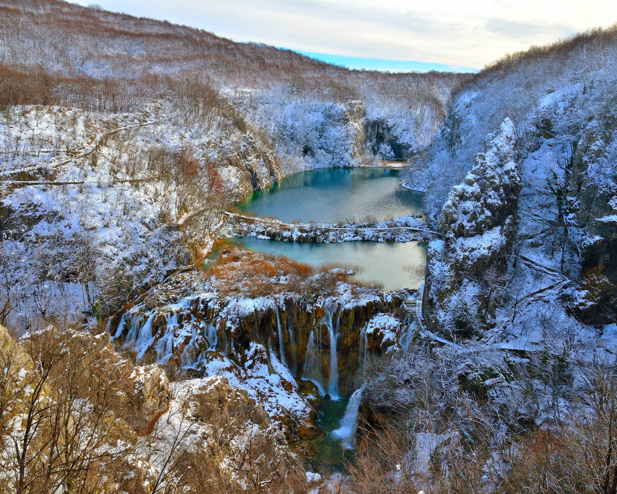 💚 Today we celebrate 46 years since Plitvice Lakes National Park was inscribed on the UNESCO World Heritage List (Oct 26, 1979)!
Recognized for its undisturbed tufa formation and stunning natural beauty. 🌊🌿