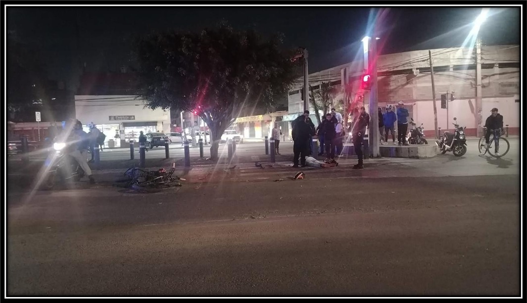 Fallece motociclista tras accidente en Xochimilco

La noche  del viernes 24 de octubre de 2025, un hombre de aproximadamente 26 años perdió la vida luego de impactarse contra un bolardo de seguridad del Metrobús en la vialidad de Plan de Muyaguarda, entre la calle Constitución de