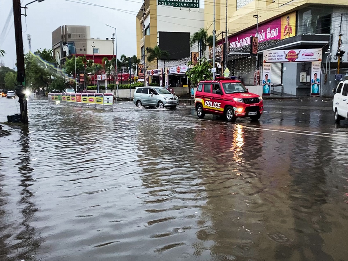 ZeeBusiness's tweet image. Heavy rain lashes Tamil Nadu as low-pressure system forms over Bay of Bengal

zeebiz.com/india/news-hea…

#TamilNadu #Monsoon #ChennaiRains  #Pondicherry