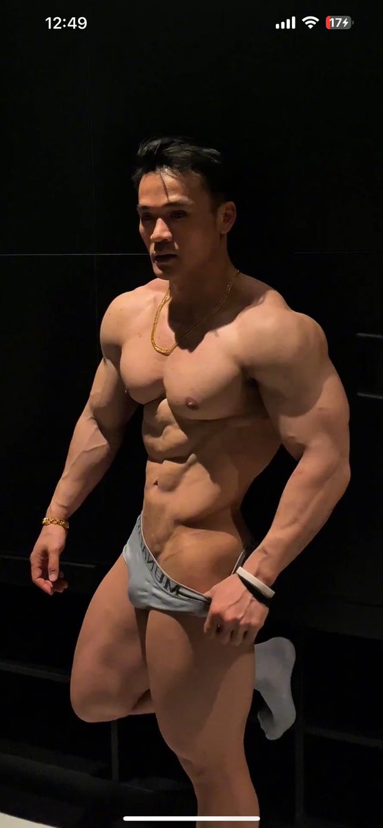 Nơi đây không thiếu trai 😂😂 tweet media